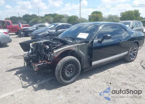 2016 Dodge Challenger Sxt z USA, uszkodzony, nr VIN 2C3CDZAG7GH351905